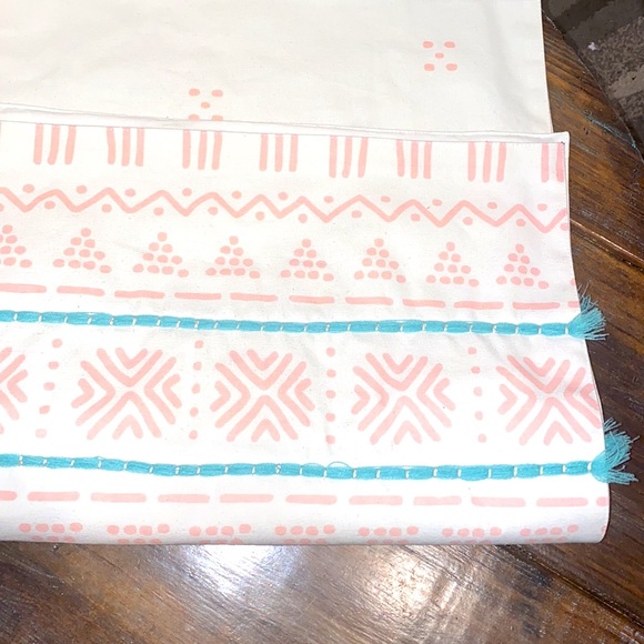 Spring Table Runner *NWT linen - Picture 7 of 7